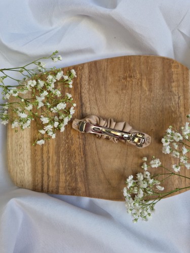 Beżowa spinka na klips handmade tył.jpg