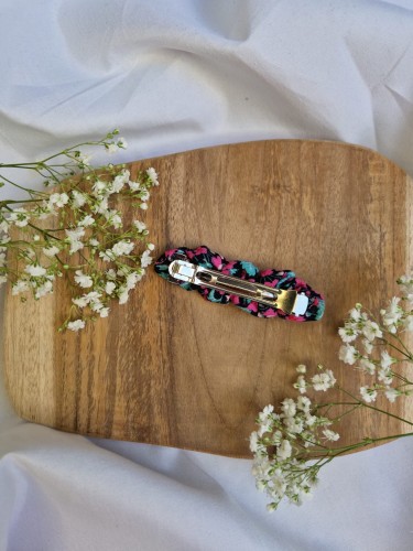 Różowo-czarna spinka na klips handmade tył.jpg