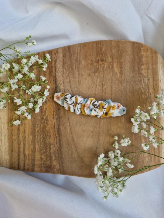 Kolorowe kwiatki spinka na klips handmade.jpg