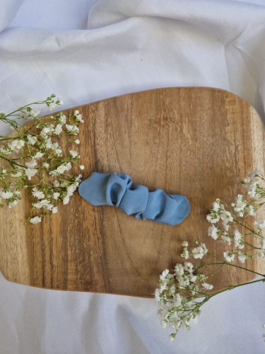Niebieska spinka na klips handmade.jpg